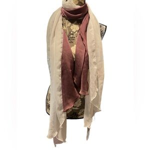 💚 🔴 EUC 2 Spinoso Sheer Scarfs